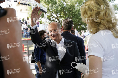 Olaf Scholz und Annalena Baerbock bei der Veranstaltung 'Frauen Stimmen Gewinnen' in Potsdam