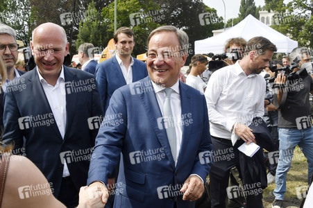 Armin Laschet bei einer Gedenkveranstaltung zum 60. Jahrestag des Baus der Berliner Mauer in Potsdam