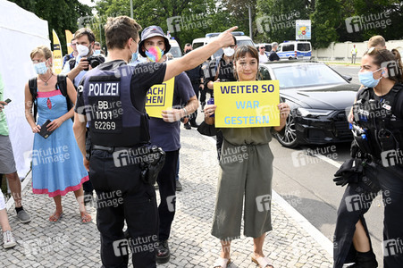 Armin Laschet bei einer Gedenkveranstaltung zum 60. Jahrestag des Baus der Berliner Mauer in Potsdam