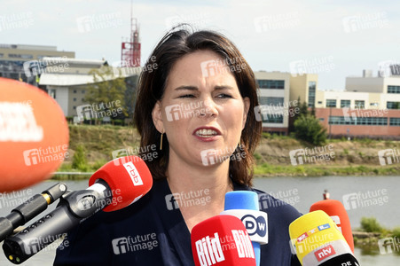 Besuch von Kanlzerkandidatin Annalena Baerbock und Joschka Fischer in Frankfurt (Oder)