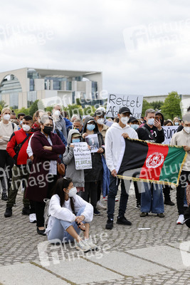 Kundgebung 'Luftbrücke jetzt! Schafft sichere Fluchtwege aus Afghanistan!' in Berlin