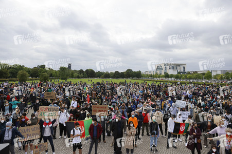 Kundgebung 'Luftbrücke jetzt! Schafft sichere Fluchtwege aus Afghanistan!' in Berlin