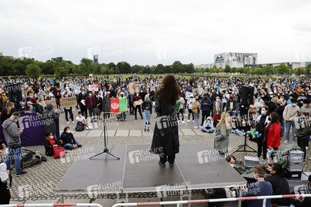 Kundgebung 'Luftbrücke jetzt! Schafft sichere Fluchtwege aus Afghanistan!' in Berlin