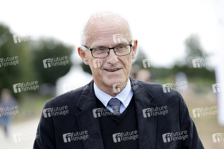 Armin Laschet bei der Inbetriebnahme das Pumpwerks Oberhausen