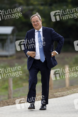 Armin Laschet bei der Inbetriebnahme das Pumpwerks Oberhausen