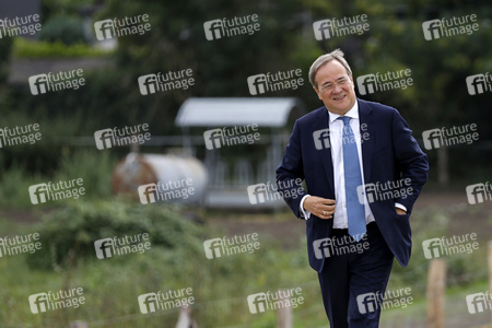 Armin Laschet bei der Inbetriebnahme das Pumpwerks Oberhausen
