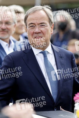 Armin Laschet bei der Inbetriebnahme das Pumpwerks Oberhausen