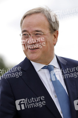 Armin Laschet bei der Inbetriebnahme das Pumpwerks Oberhausen