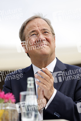 Armin Laschet bei der Inbetriebnahme das Pumpwerks Oberhausen