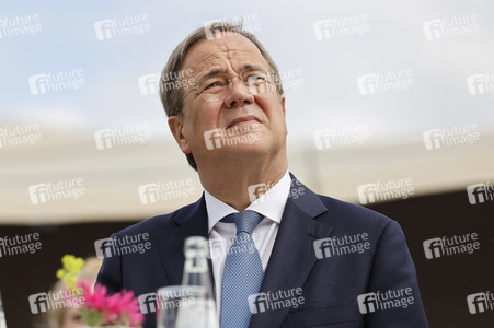 Armin Laschet bei der Inbetriebnahme das Pumpwerks Oberhausen