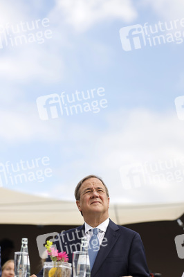 Armin Laschet bei der Inbetriebnahme das Pumpwerks Oberhausen