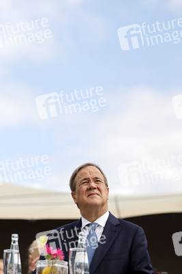 Armin Laschet bei der Inbetriebnahme das Pumpwerks Oberhausen