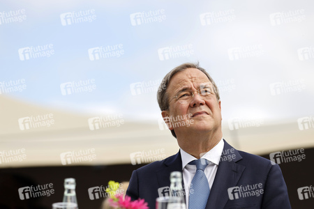 Armin Laschet bei der Inbetriebnahme das Pumpwerks Oberhausen