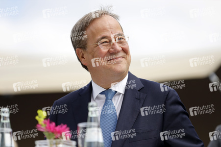 Armin Laschet bei der Inbetriebnahme das Pumpwerks Oberhausen