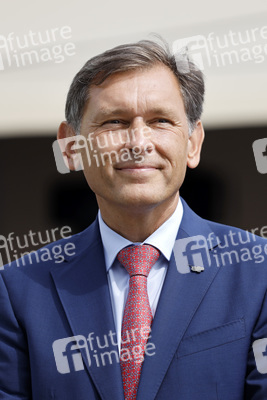 Armin Laschet bei der Inbetriebnahme das Pumpwerks Oberhausen