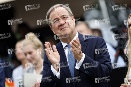 Armin Laschet bei der Inbetriebnahme das Pumpwerks Oberhausen