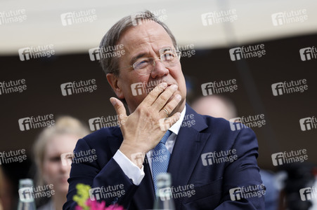 Armin Laschet bei der Inbetriebnahme das Pumpwerks Oberhausen