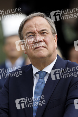 Armin Laschet bei der Inbetriebnahme das Pumpwerks Oberhausen