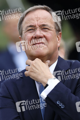 Armin Laschet bei der Inbetriebnahme das Pumpwerks Oberhausen