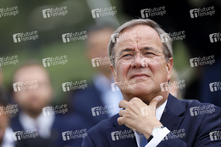 Armin Laschet bei der Inbetriebnahme das Pumpwerks Oberhausen