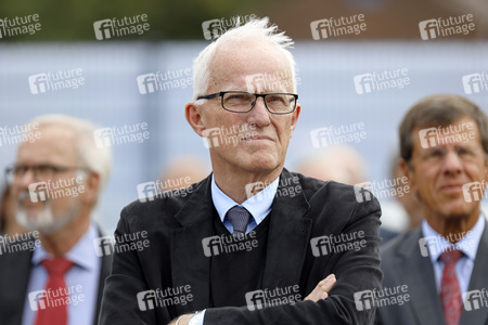 Armin Laschet bei der Inbetriebnahme das Pumpwerks Oberhausen