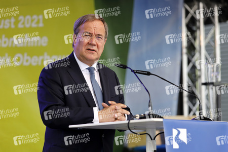 Armin Laschet bei der Inbetriebnahme das Pumpwerks Oberhausen