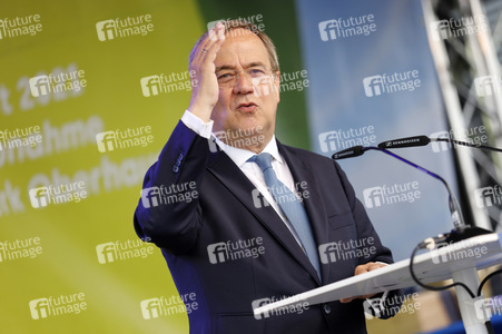 Armin Laschet bei der Inbetriebnahme das Pumpwerks Oberhausen