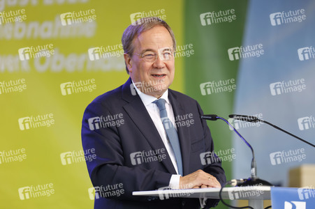 Armin Laschet bei der Inbetriebnahme das Pumpwerks Oberhausen