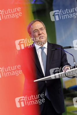 Armin Laschet bei der Inbetriebnahme das Pumpwerks Oberhausen