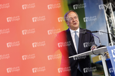 Armin Laschet bei der Inbetriebnahme das Pumpwerks Oberhausen