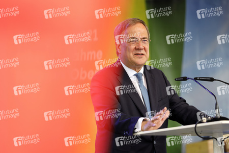 Armin Laschet bei der Inbetriebnahme das Pumpwerks Oberhausen