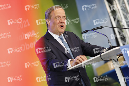 Armin Laschet bei der Inbetriebnahme das Pumpwerks Oberhausen