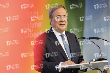 Armin Laschet bei der Inbetriebnahme das Pumpwerks Oberhausen