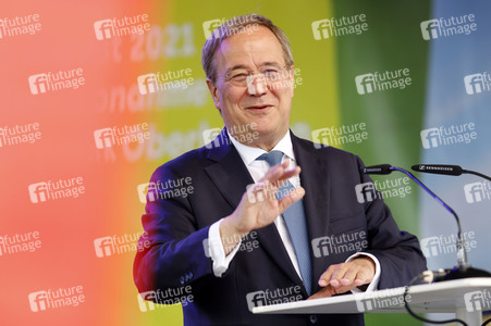 Armin Laschet bei der Inbetriebnahme das Pumpwerks Oberhausen