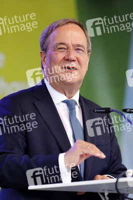 Armin Laschet bei der Inbetriebnahme das Pumpwerks Oberhausen