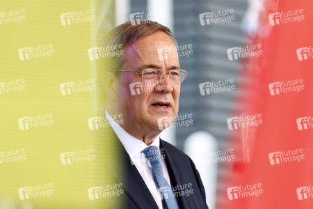 Armin Laschet bei der Inbetriebnahme das Pumpwerks Oberhausen