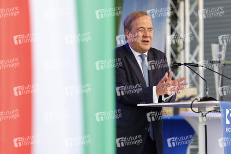 Armin Laschet bei der Inbetriebnahme das Pumpwerks Oberhausen