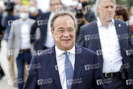 Armin Laschet bei der Inbetriebnahme das Pumpwerks Oberhausen