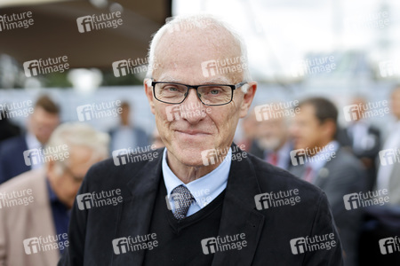 Armin Laschet bei der Inbetriebnahme das Pumpwerks Oberhausen