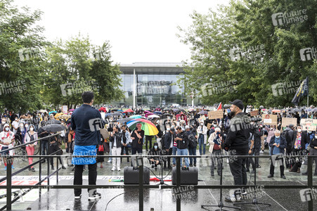 Demonstration 'Luftbrücke jetzt! Schafft sichere Fluchtwege aus Afghanistan!' in Berlin