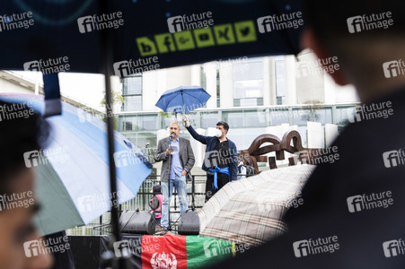 Demonstration 'Luftbrücke jetzt! Schafft sichere Fluchtwege aus Afghanistan!' in Berlin