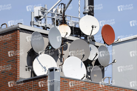 Symbolfoto TV-Schüsseln