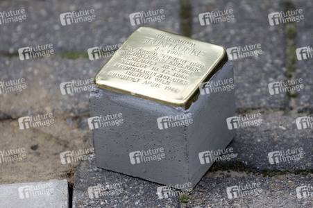 Verlegung eines Stolpersteins für NS-Opfer Bruno Lüdke in Berlin