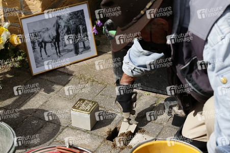 Verlegung eines Stolpersteins für NS-Opfer Bruno Lüdke in Berlin