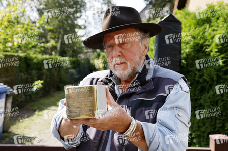Verlegung eines Stolpersteins für NS-Opfer Bruno Lüdke in Berlin