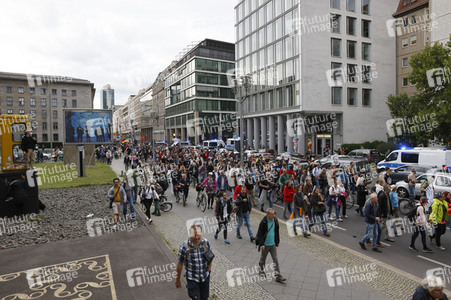 Demonstration von Kritikern der Corona-Maßnahmen in Berlin