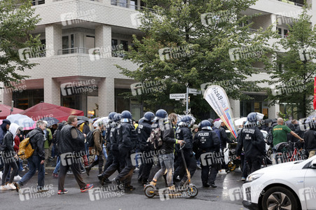 Demonstration von Kritikern der Corona-Maßnahmen in Berlin