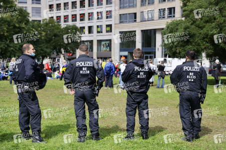Demonstration von Kritikern der Corona-Maßnahmen in Berlin