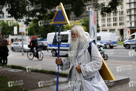 Demonstration von Kritikern der Corona-Maßnahmen in Berlin