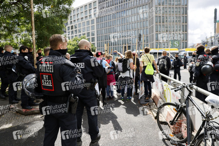 Demonstration von Kritikern der Corona-Maßnahmen in Berlin